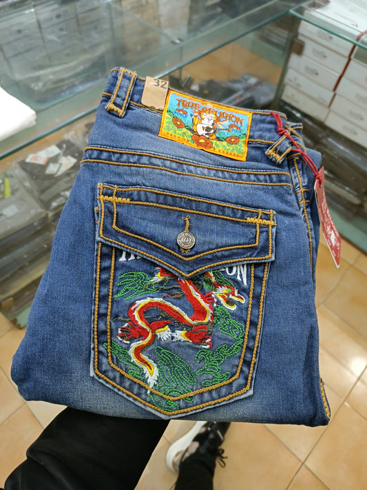 TRUE RELIGION STRAIGHT FIT JEANS