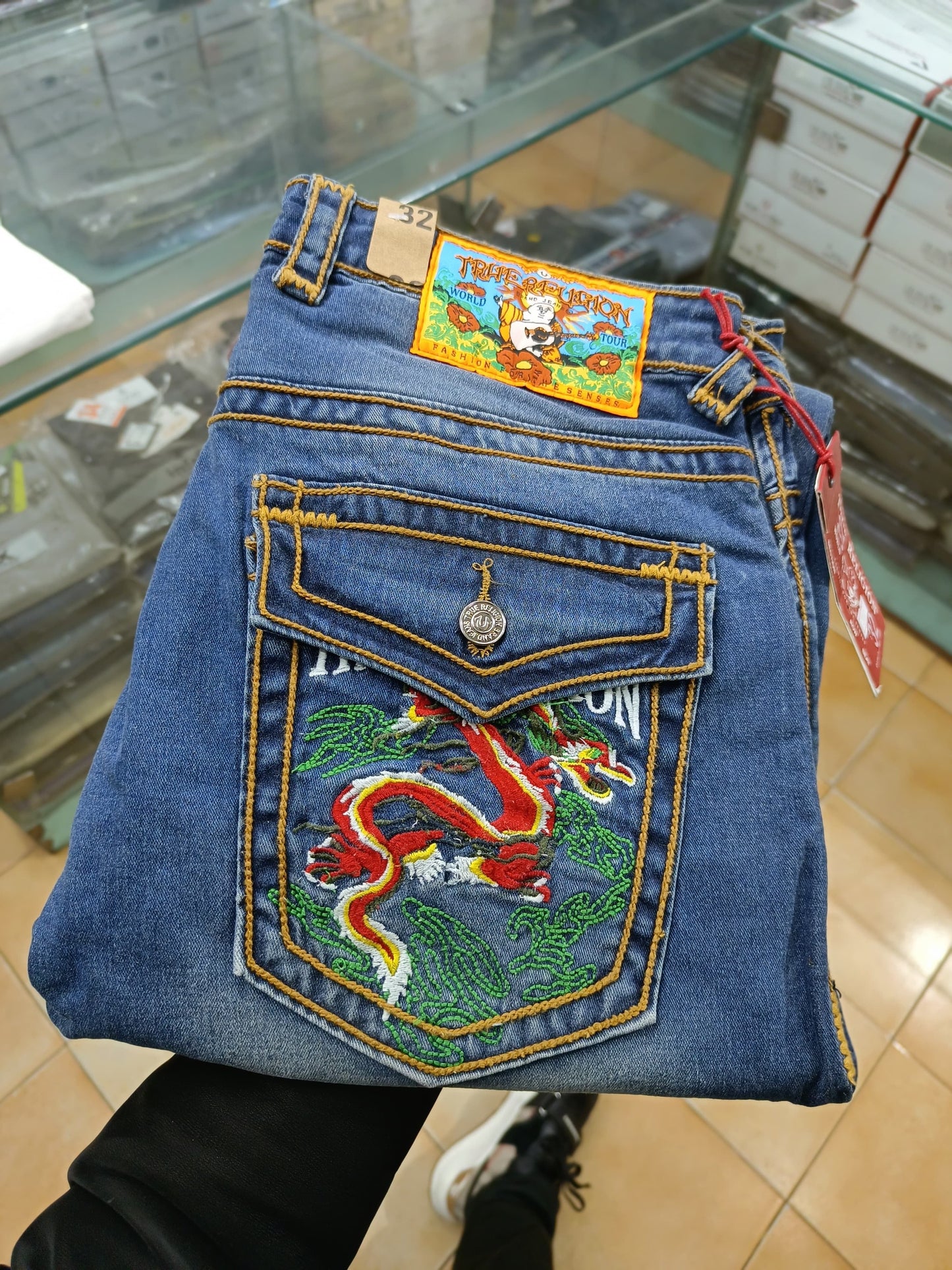 TRUE RELIGION STRAIGHT FIT JEANS
