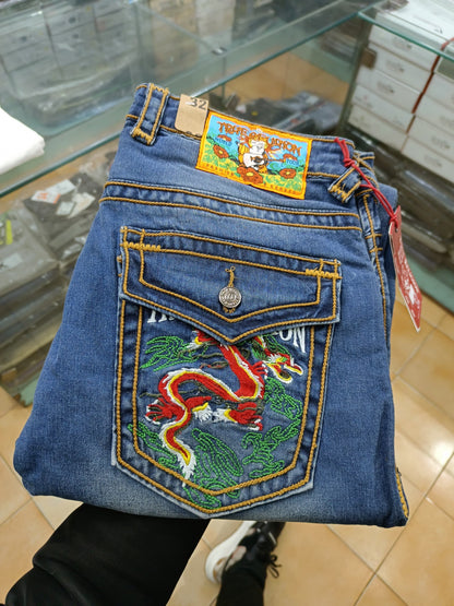 TRUE RELIGION STRAIGHT FIT JEANS